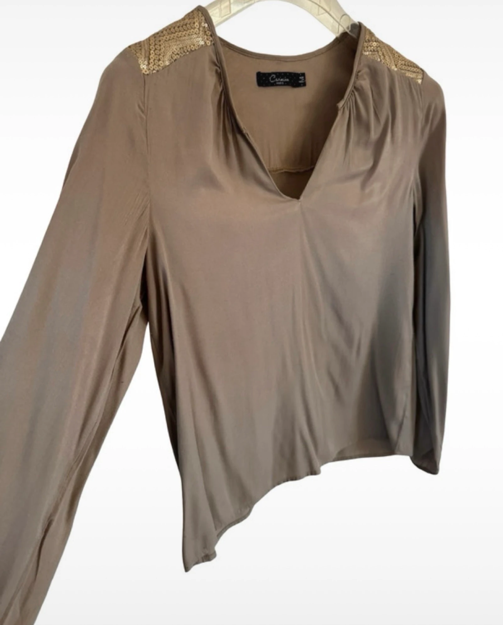Blusa Carmin Paris color taupe con lentejuelas doradas talla M – photo 6